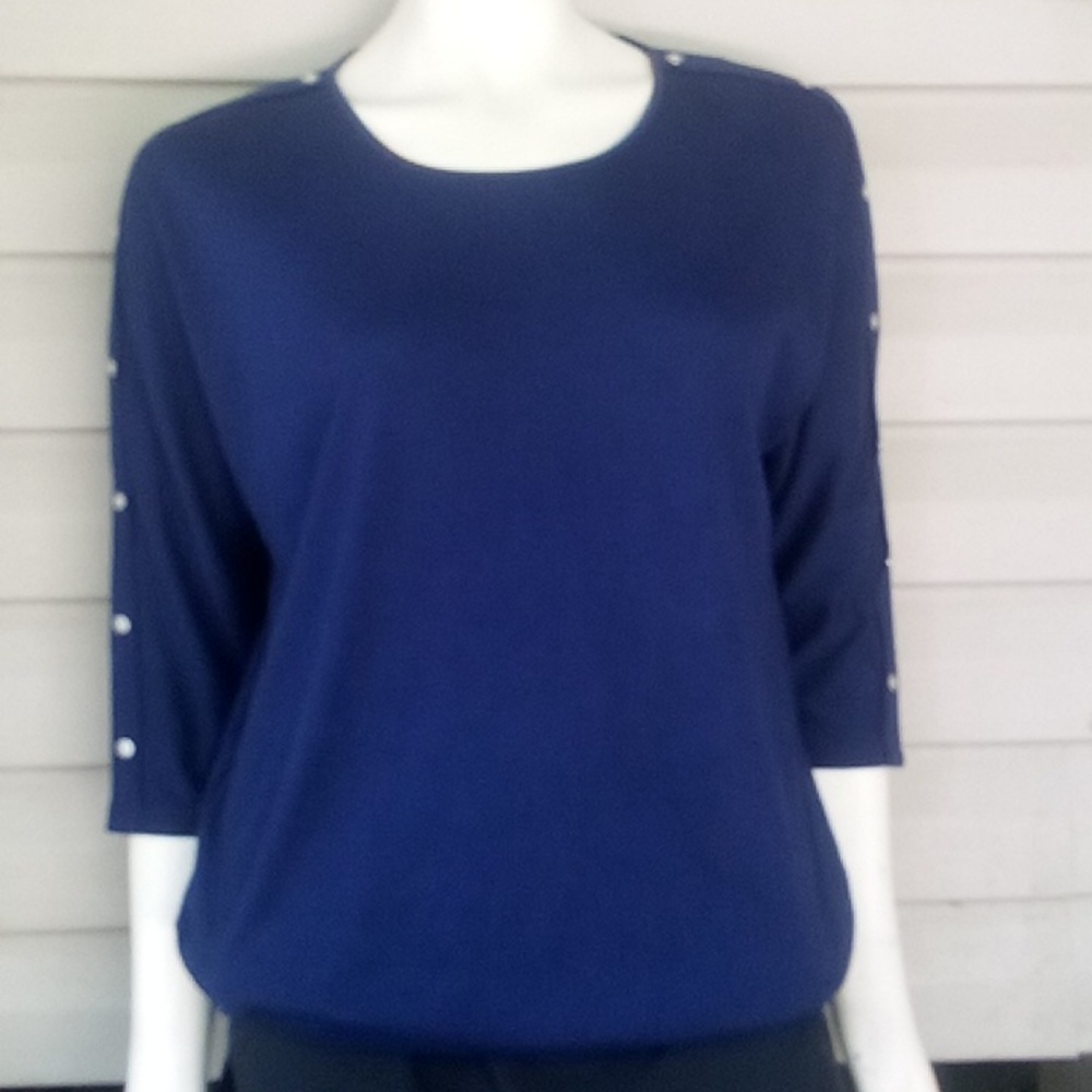 NWOT "Cali & York" blue 3\4 sleeve blue top w\buttons down sleeve